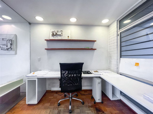 Oficina De 2 Pisos En Venta En Vitacura