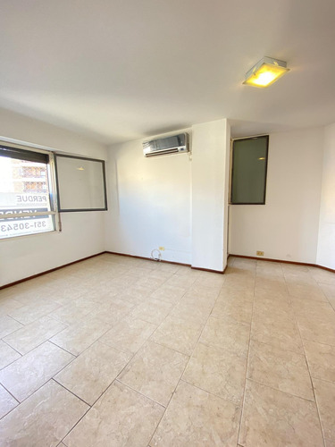 Departamento En Venta De 2 Dormitorios Al Frente Del Paseo Buen Pastor En Barrio Nueva Córdoba.