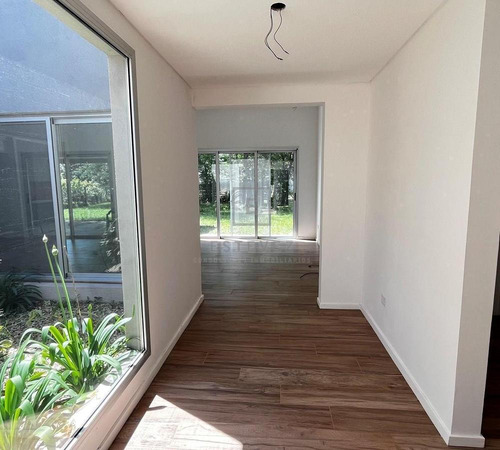 Casa En Venta Con 3 Dormitorios Y Escritorio. Zona De Arboles. Barrio Cerrado San Matias, Escobar