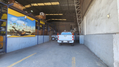 Local En Inmejorable Ubicación (v. Jara Con Iquique)