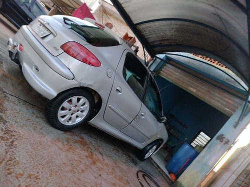 Imagem 3 de 11 de Peugeot 206 2000 1.6 Passion 5p