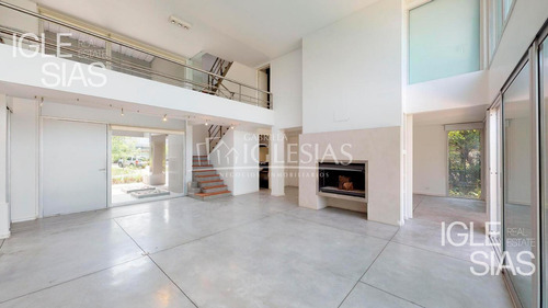 Casa En Venta Al Lago Con 4 Dormitorios En Los Castores Nordelta