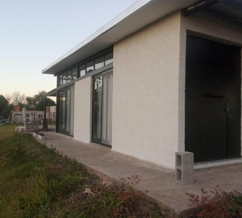 Casa 3 Dormitorios, 2 Baños, Piscina Y Amplio Parque
