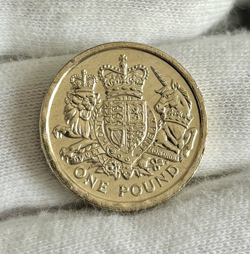 3 Moedas Oficiais De 1 Libra Rainha Elizabeth E Rei Charles