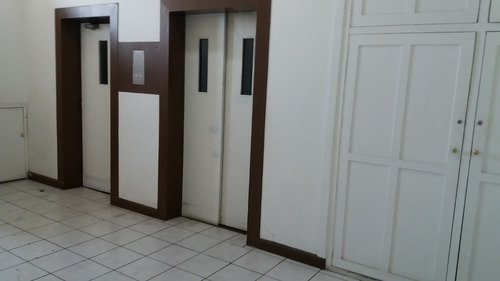 Excelente Oficina Metro Moneda 210m2