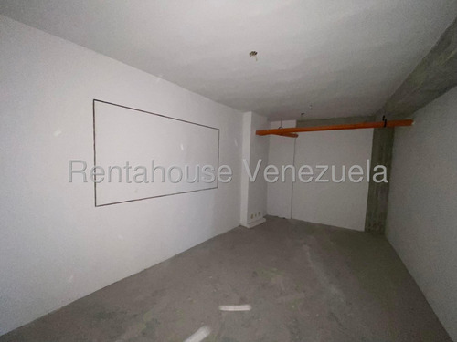 Apartamento Remodelado En Venta, Urb. Las Mercedes