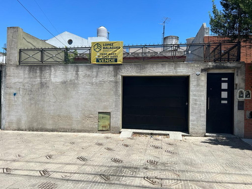 Imagen 2 de 30 de Venta Casa En Lote Propio - Villa Lugano - 4 Dormitorios