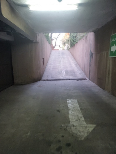 14 Cocheras Subsuelo De Centro Comercial