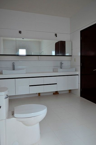 Casa En Venta, Ubicada En Loma De Valle Escondido Cod. Ev1283