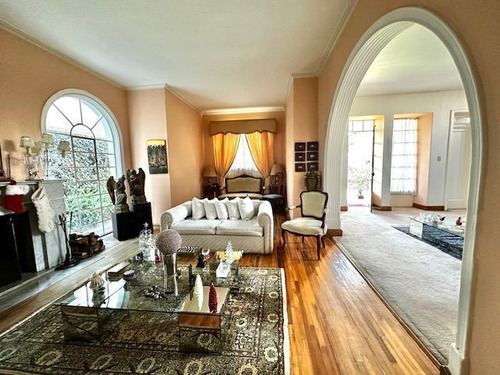 Casa En Las Lomas En Venta Con Amplio Jardin