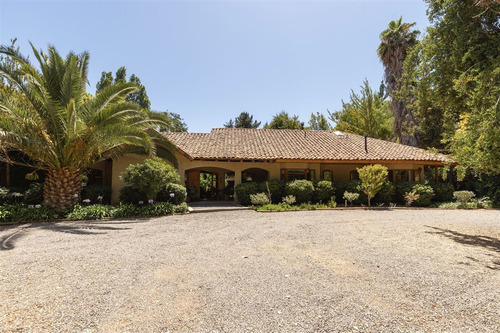 Casa Chilena Venta De 6 Dorm., 5.200mts2, Piscina, En Colina