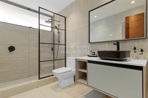 Casa En Arriendo De 7 Dorm. En Lo Barnechea