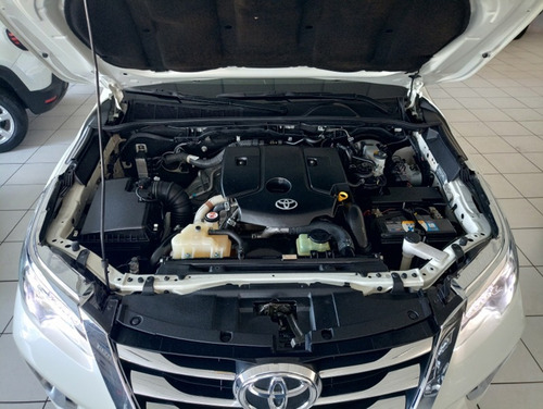 Toyota Hilux SW4 2.8 SRX 4X4 7 LUGARES 16V TURBO INTERCOOLER DIESEL 4P AUTOMÁTICO