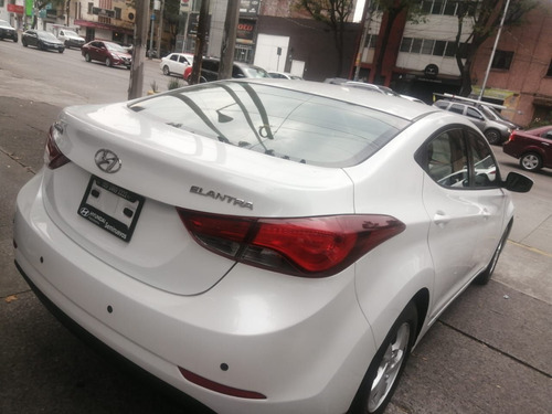 Imagen 5 de 11 de Hyundai Elantra 2016 1.8 Gls At