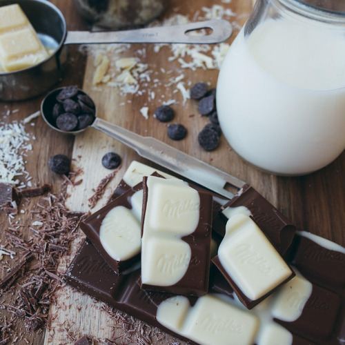 Imagen 3 de 4 de Milka Chocolate De Leche Alpina Y Blanco Barra 100 Gr
