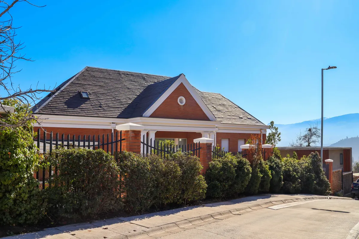 Imagen 1 de 25 de Casa Estilo Georgiana, 1501 M2, Quinchamalí (172025)