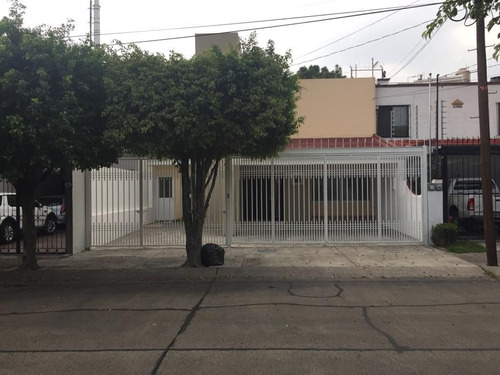 Casa En Renta En Ciudad De Los Niños, Zapopan