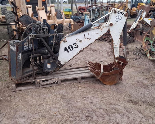 Minicargadora Implementó Aditamento Excavador Bob Cat 607