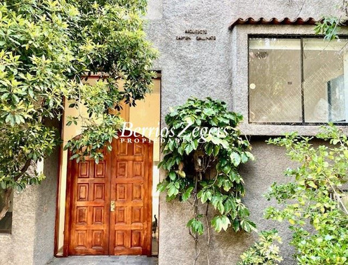 Casa En Venta De 7 Dormitorios, 6 Baños . En Las Condes Alto