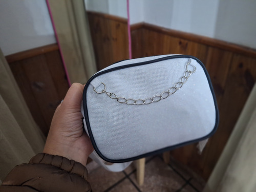 Cartera Tipo Bandolera Cuerina Para Colgar O Cruzar Blanco Brilloso Acero Blanco