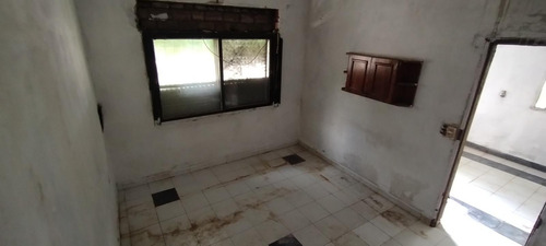Casa De 4amb A Refaccionar En Venta Excelente Ubicacion Con Jardin