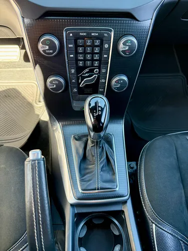 Volvo V40 2.0 T4 Drive-e R-design