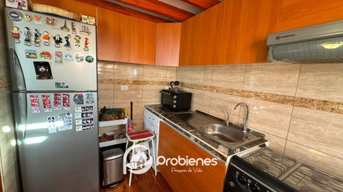 Casa De 2 Pisos, 2 Dormitorios, 3 Baños Con Estacionamiento.