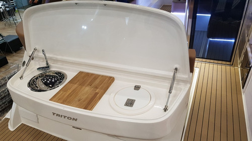 Imagem 8 de 15 de Lancha Triton 35 Pés Ht - Ñ Sedna 360 Evolve Phantom 375