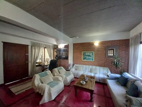 Casa Con Buen Terreno En La Merced, Beccar