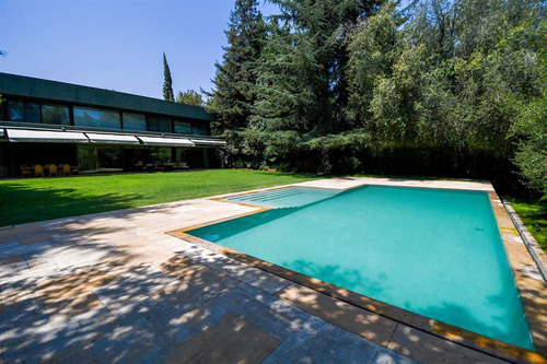 Casa En Venta De 4 Dorm. En Las Condes