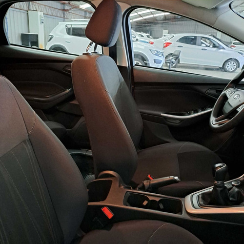 Imagen 17 de 18 de Ford Focus 5p 1.6l N Mt S 2017