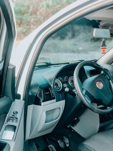 Imagem 3 de 9 de Fiat Idea Essence 1.6 Flex 16v 5p