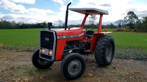 Imagem 1 de 8 de Trator Massey Ferguson 235