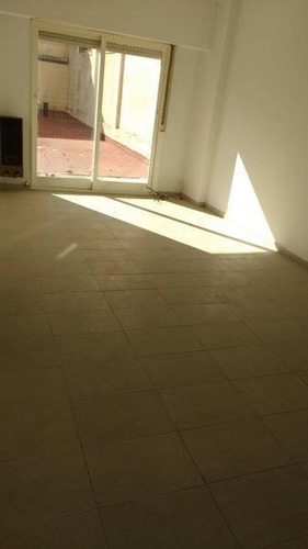 Imagen 3 de 9 de Atípico Departamento 2 Ambientes, Gran Patio Propio.