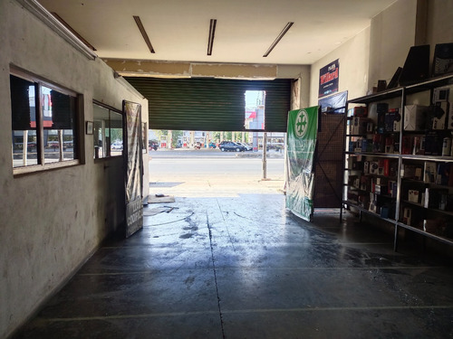 Gran Local A La Calle, Con Vivienda U Oficinas En Primer Piso. (industria/comercio) Inmejorable Ubicacion. Dueño Directo. Posibilidad De Construir Hasta 10 Pisos.