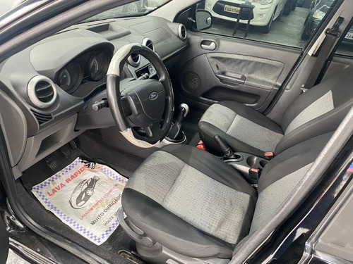 Imagem 10 de 12 de Ford Fiesta Sedã