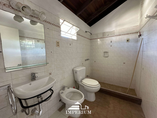 Casa Multifamiliar En P.u En Av. Rivera Y Uspallata, Con Dos Monoamientes, Patio, Barbacoa Y Cochera Para 2 Vehículos
