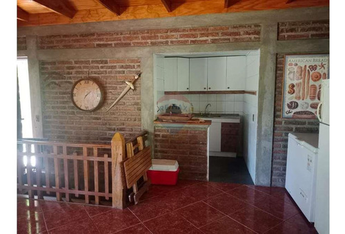Venta De Hermosa Parcela Con Gran Casa Con Cava!!