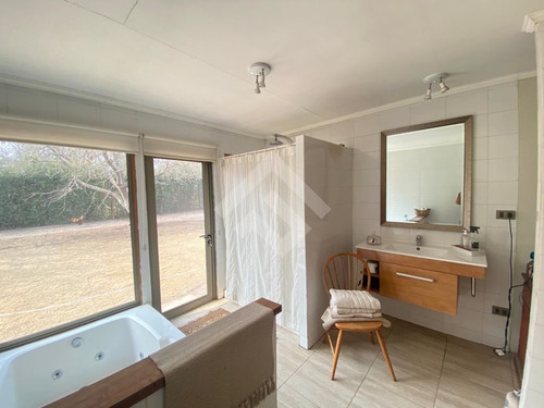 Casa En Arriendo De 6 Dorm. En Colina