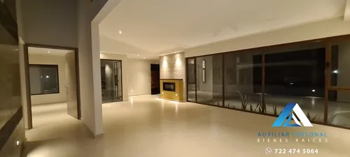 Casa De Una Sola Planta Con Carriles De Nado En Venta O Renta Metepec
