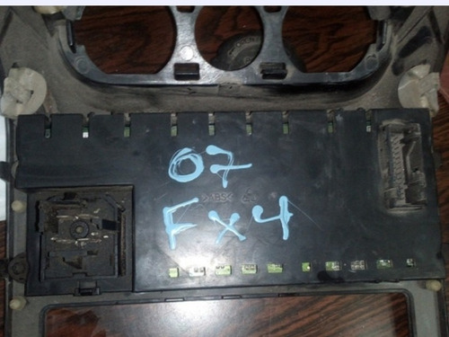 Imagen 2 de 2 de Marco De Radio Fx4 Usado Con Control De A/c