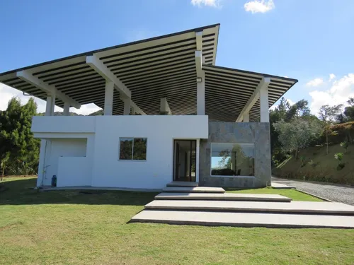 Casalote En Venta En Alto Del Escobero. Cod V14836