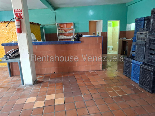 Local En Venta Con Fines Comercial Y Residencial De Dos Plantas, Ubicado En Una Zona Estrategica De Alto Trafico Peatonal Y Vehicular. Barquisimeto + Profesional Inmobiliario Mehilyn Perez +