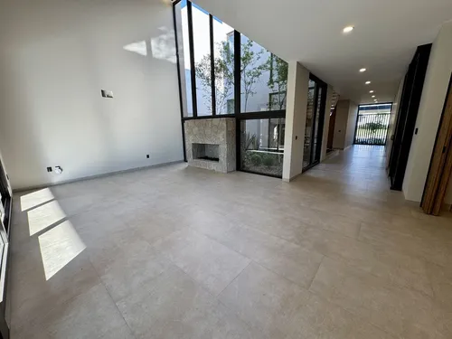Residencia De Lujo Con Alberca, Área Verde Posterior- Altozano