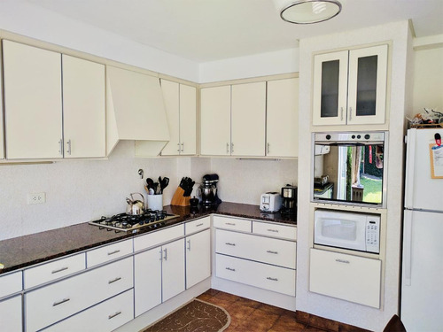 Cómoda Casa En Venta Y Alquiler En Martinez.