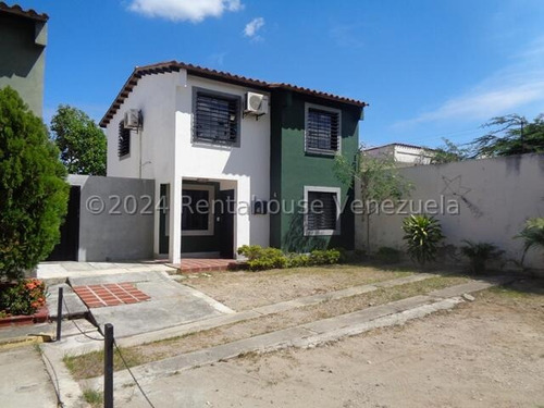 Kl Vende Amplia Y  Confortable Casa En La Urb. Villa Roca Cabudare#24-22270