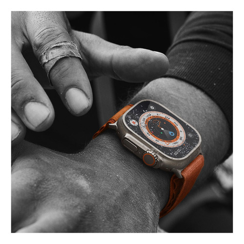 Imagen 6 de 9 de Apple Watch Ultra GPS + Celular - Caja de titanio 49 mm - Correa Loop Alpine verde - M