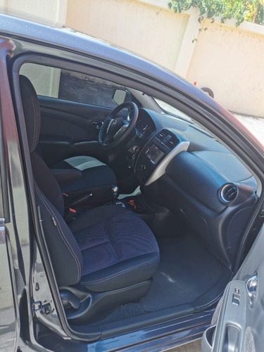 Imagen 2 de 10 de Nissan Versa 2015