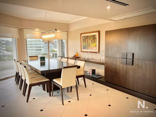 Espectacular Departamento En Venta Frente Al Mar, Penthouse De 4 Dormitorios. Punta Del Este