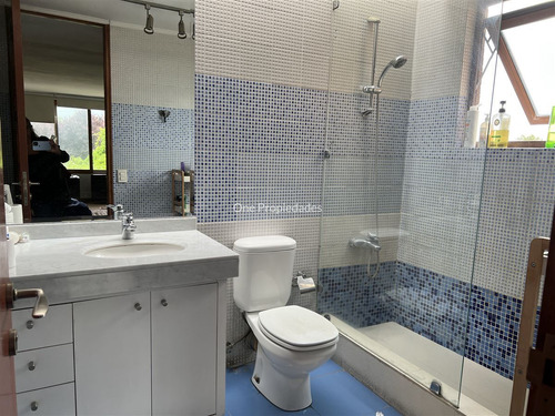 Casa En Arriendo De 4d/5b En Condominio. En Colina